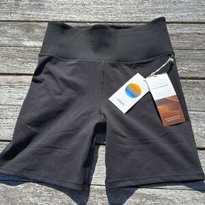 VUORI Rib Studio Short Women's Performance BIKE Shorts black NWT size XS